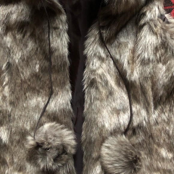 Faux Fur Vest - Picture 2 of 3